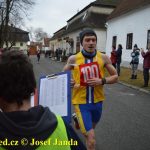 Překvapený Karel Boháč dostal v Chýnově selátko. Zvítězil znovu Petr Pechek
