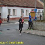 Překvapený Karel Boháč dostal v Chýnově selátko. Zvítězil znovu Petr Pechek
