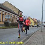 Překvapený Karel Boháč dostal v Chýnově selátko. Zvítězil znovu Petr Pechek
