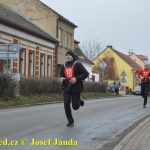 Překvapený Karel Boháč dostal v Chýnově selátko. Zvítězil znovu Petr Pechek