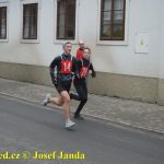 Překvapený Karel Boháč dostal v Chýnově selátko. Zvítězil znovu Petr Pechek