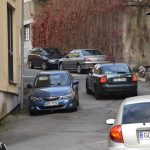 Ústecká ulice v Táboře – zakázaná zkratka a odstavné parkoviště. Zatím