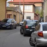 Ústecká ulice v Táboře – zakázaná zkratka a odstavné parkoviště. Zatím