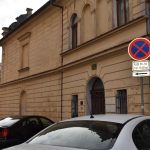 Ústecká ulice v Táboře – zakázaná zkratka a odstavné parkoviště. Zatím