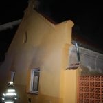 Noční požár střechy v Hluboké nad Vltavou