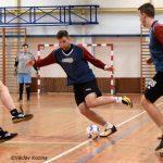 Smetanka se dočkala – slaví s pohárem pro vítěze. Šarvátka se odehrála už ve skupině…