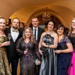 Reprezentační ples města Český Krumlov opět zazářil. Ministr Adam Vojtěch v roli zpěváka