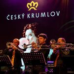 Reprezentační ples města Český Krumlov opět zazářil. Ministr Adam Vojtěch v roli zpěváka