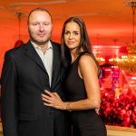 Reprezentační ples města Český Krumlov opět zazářil. Ministr Adam Vojtěch v roli zpěváka