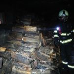 V Želči hořel sklep, hasiči vedli zásah v dýchací technice