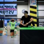 Youtuber a parkourista Jay Fox je šéftrenérem táborské Jump arény