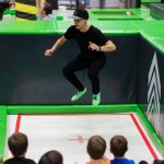 Youtuber a parkourista Jay Fox je šéftrenérem táborské Jump arény