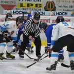 V hokejové extralize dorostu kohouti svůj těžký domácí úkol splnili
