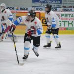 V hokejové extralize dorostu kohouti svůj těžký domácí úkol splnili