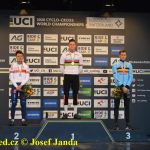 Český krach! Ani jeden z eliťáků nedojel do cíle. Mistrem světa opět Mathieu van der Poel
