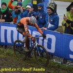 Český krach! Ani jeden z eliťáků nedojel do cíle. Mistrem světa opět Mathieu van der Poel