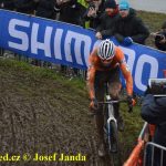 Český krach! Ani jeden z eliťáků nedojel do cíle. Mistrem světa opět Mathieu van der Poel