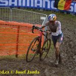 Český krach! Ani jeden z eliťáků nedojel do cíle. Mistrem světa opět Mathieu van der Poel