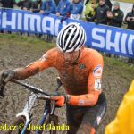 Český krach! Ani jeden z eliťáků nedojel do cíle. Mistrem světa opět Mathieu van der Poel