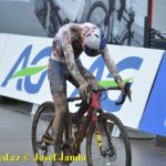 Český krach! Ani jeden z eliťáků nedojel do cíle. Mistrem světa opět Mathieu van der Poel