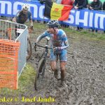 Český krach! Ani jeden z eliťáků nedojel do cíle. Mistrem světa opět Mathieu van der Poel