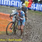 Český krach! Ani jeden z eliťáků nedojel do cíle. Mistrem světa opět Mathieu van der Poel