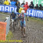 Český krach! Ani jeden z eliťáků nedojel do cíle. Mistrem světa opět Mathieu van der Poel