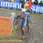 Český krach! Ani jeden z eliťáků nedojel do cíle. Mistrem světa opět Mathieu van der Poel