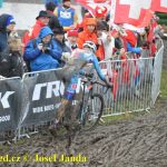 Český krach! Ani jeden z eliťáků nedojel do cíle. Mistrem světa opět Mathieu van der Poel