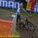 Český krach! Ani jeden z eliťáků nedojel do cíle. Mistrem světa opět Mathieu van der Poel