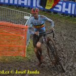 Český krach! Ani jeden z eliťáků nedojel do cíle. Mistrem světa opět Mathieu van der Poel
