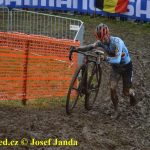 Český krach! Ani jeden z eliťáků nedojel do cíle. Mistrem světa opět Mathieu van der Poel