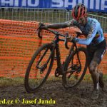 Český krach! Ani jeden z eliťáků nedojel do cíle. Mistrem světa opět Mathieu van der Poel
