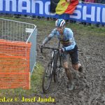 Český krach! Ani jeden z eliťáků nedojel do cíle. Mistrem světa opět Mathieu van der Poel