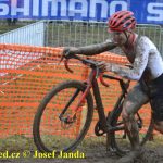 Český krach! Ani jeden z eliťáků nedojel do cíle. Mistrem světa opět Mathieu van der Poel