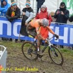 Český krach! Ani jeden z eliťáků nedojel do cíle. Mistrem světa opět Mathieu van der Poel