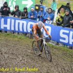 Český krach! Ani jeden z eliťáků nedojel do cíle. Mistrem světa opět Mathieu van der Poel