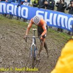 Český krach! Ani jeden z eliťáků nedojel do cíle. Mistrem světa opět Mathieu van der Poel