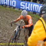 Český krach! Ani jeden z eliťáků nedojel do cíle. Mistrem světa opět Mathieu van der Poel