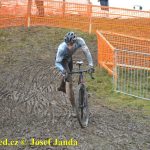 Český krach! Ani jeden z eliťáků nedojel do cíle. Mistrem světa opět Mathieu van der Poel