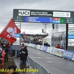 Český krach! Ani jeden z eliťáků nedojel do cíle. Mistrem světa opět Mathieu van der Poel