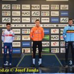 Český krach! Ani jeden z eliťáků nedojel do cíle. Mistrem světa opět Mathieu van der Poel