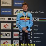 Český krach! Ani jeden z eliťáků nedojel do cíle. Mistrem světa opět Mathieu van der Poel