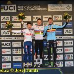 Český krach! Ani jeden z eliťáků nedojel do cíle. Mistrem světa opět Mathieu van der Poel