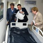 Strakonická nemocnice získala nové lůžko pro jednotku intenzivní péče