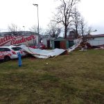 Hasiči kromě stromů řeší srolované střechy a uvolněné billboardy