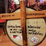 Knihu od Karla Klostermanna pokřtili v pivovaru stylově. Polotmavým Klostermannem!