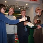 Knihu od Karla Klostermanna pokřtili v pivovaru stylově. Polotmavým Klostermannem!