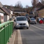 Maškary zastavují auta a provádějí silniční kontrolu