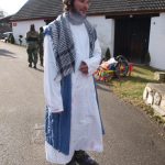 Maškary zastavují auta a provádějí silniční kontrolu